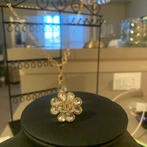 Elegant Gold Flower Ring